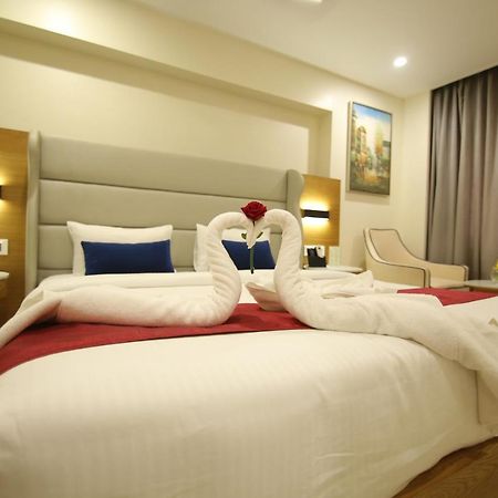 Sri Sri Sri Hotel Khammam エクステリア 写真