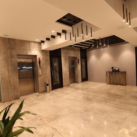 Sri Sri Sri Hotel Khammam エクステリア 写真