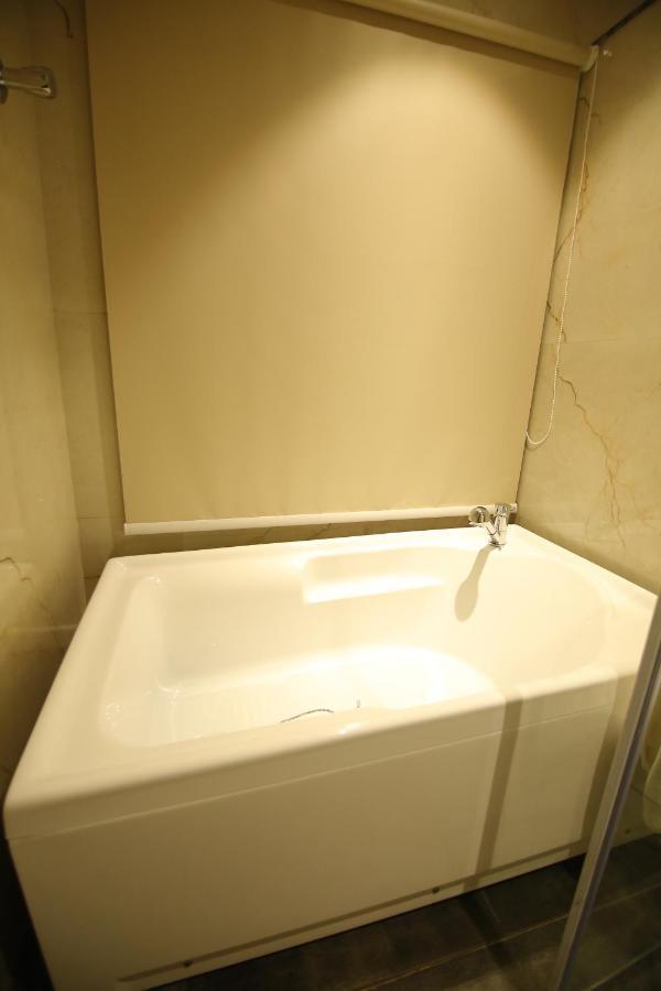Sri Sri Sri Hotel Khammam エクステリア 写真