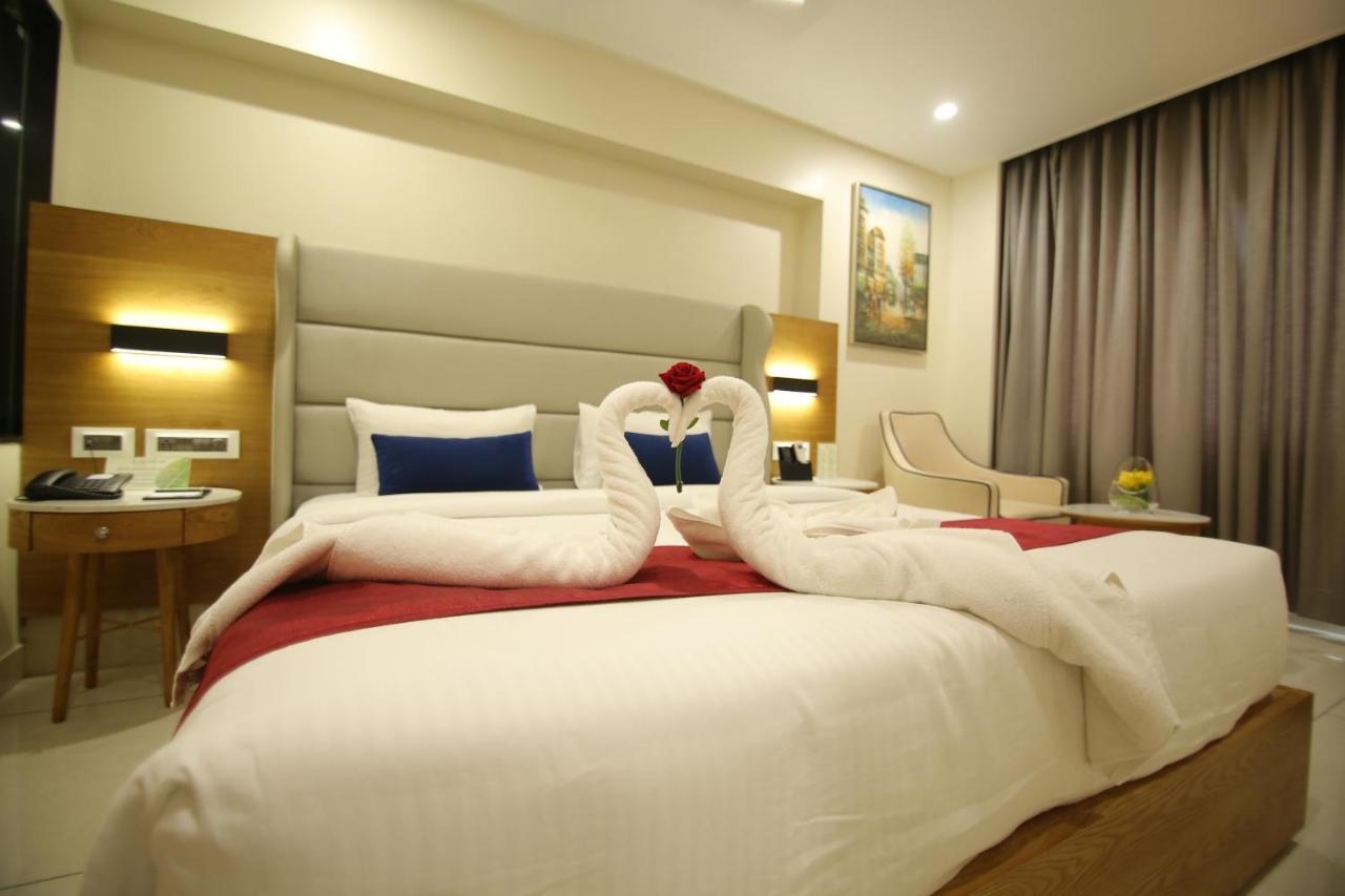 Sri Sri Sri Hotel Khammam エクステリア 写真