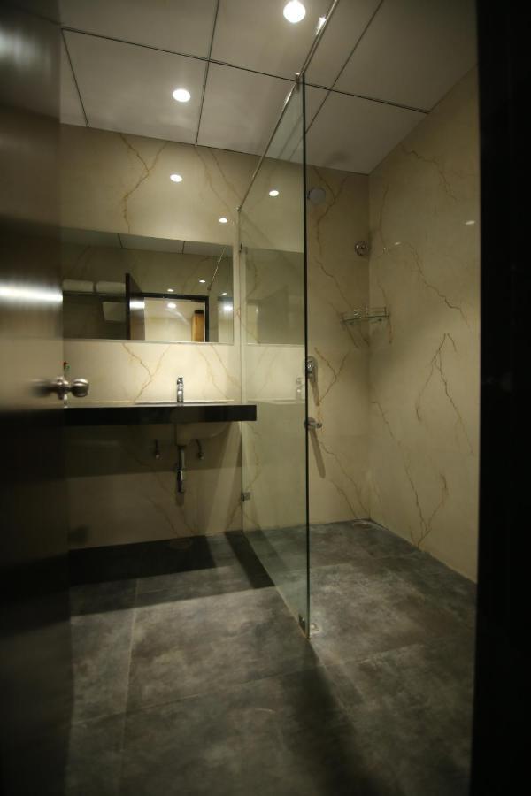Sri Sri Sri Hotel Khammam エクステリア 写真