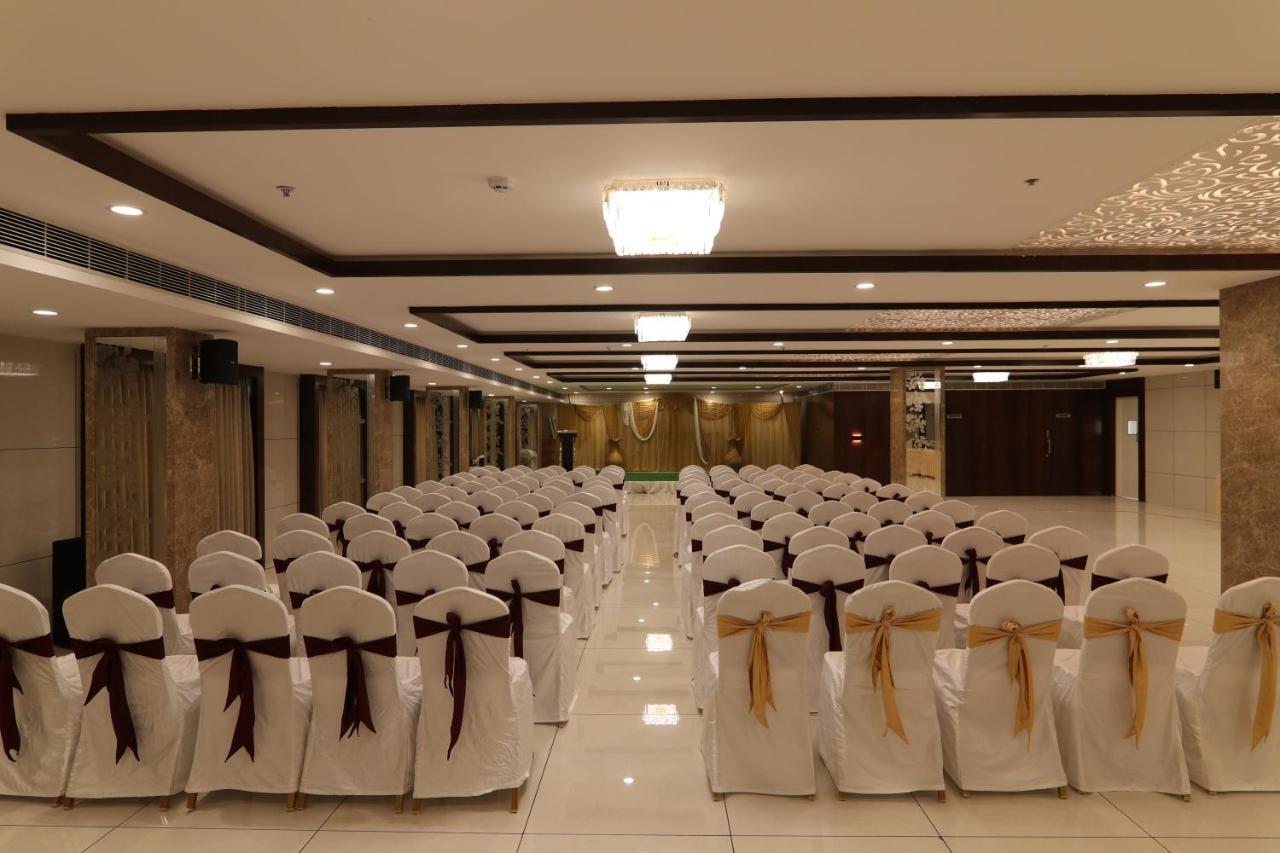 Sri Sri Sri Hotel Khammam エクステリア 写真