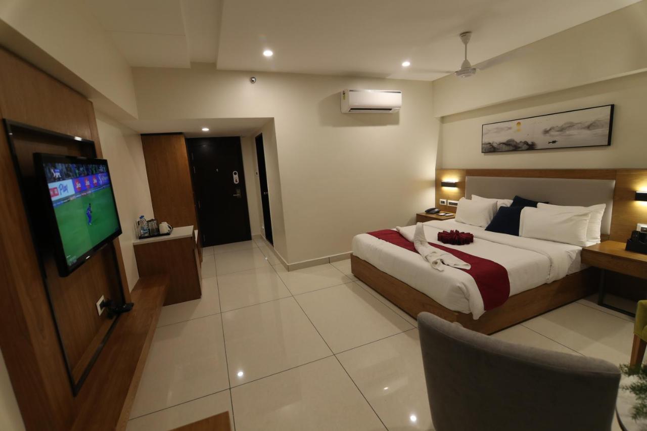 Sri Sri Sri Hotel Khammam エクステリア 写真