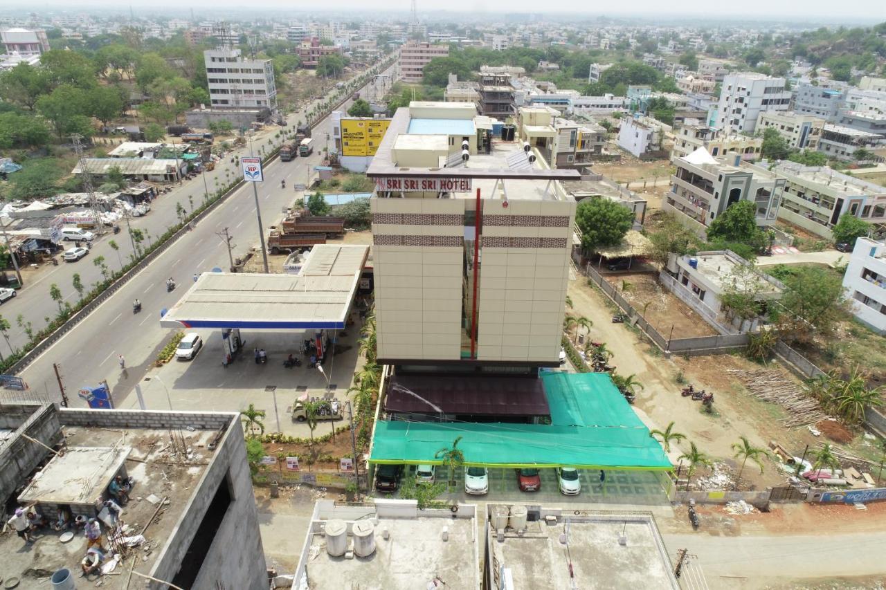 Sri Sri Sri Hotel Khammam エクステリア 写真
