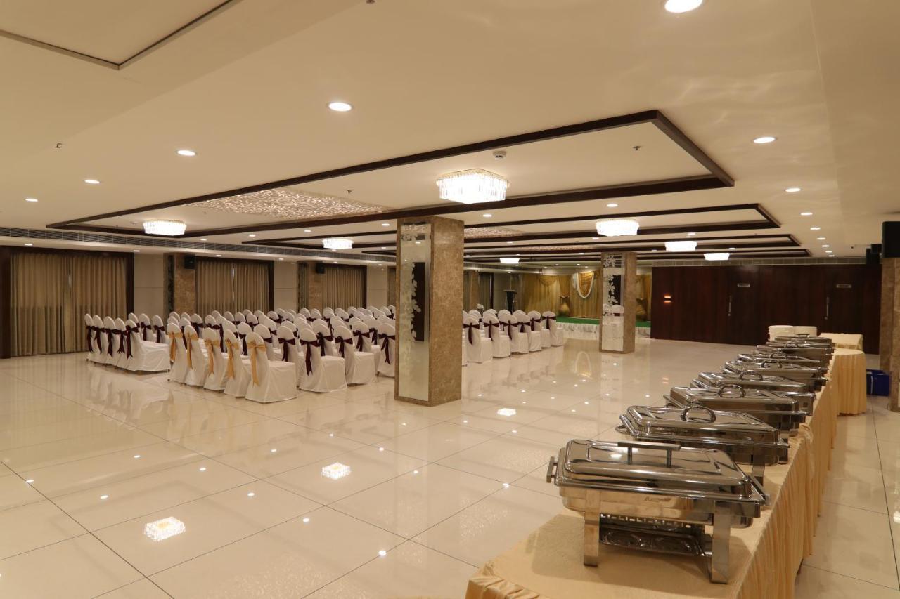 Sri Sri Sri Hotel Khammam エクステリア 写真