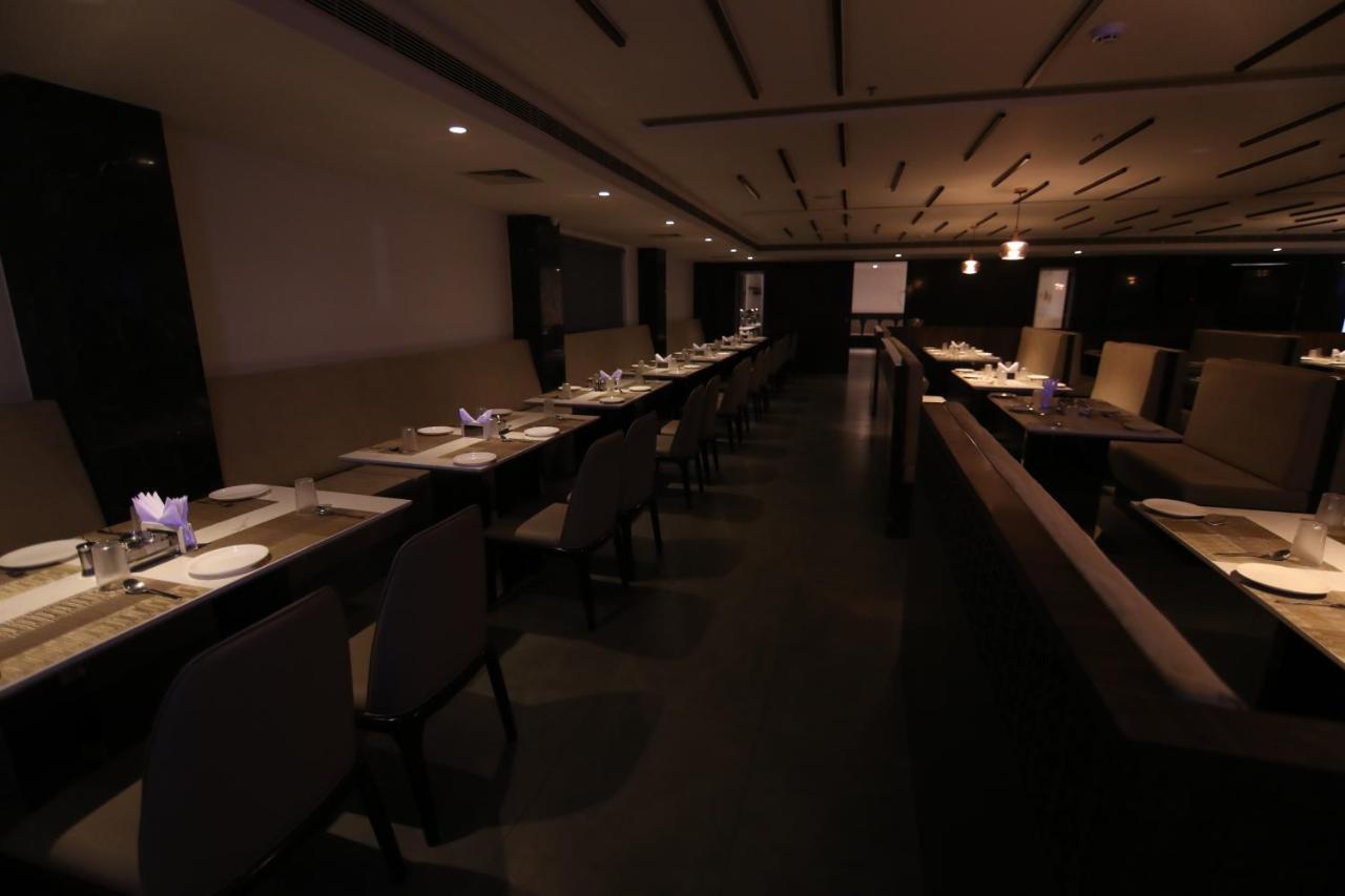 Sri Sri Sri Hotel Khammam エクステリア 写真