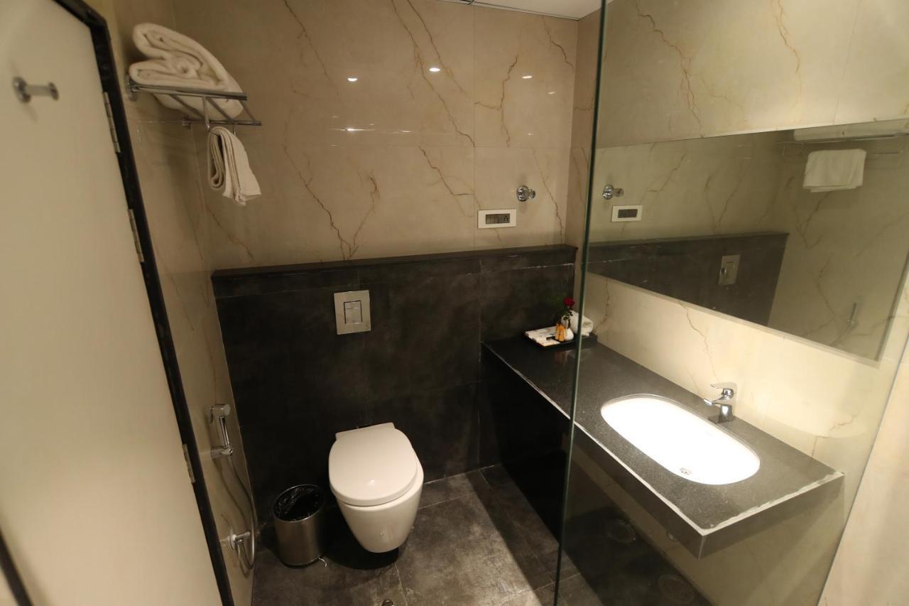 Sri Sri Sri Hotel Khammam エクステリア 写真