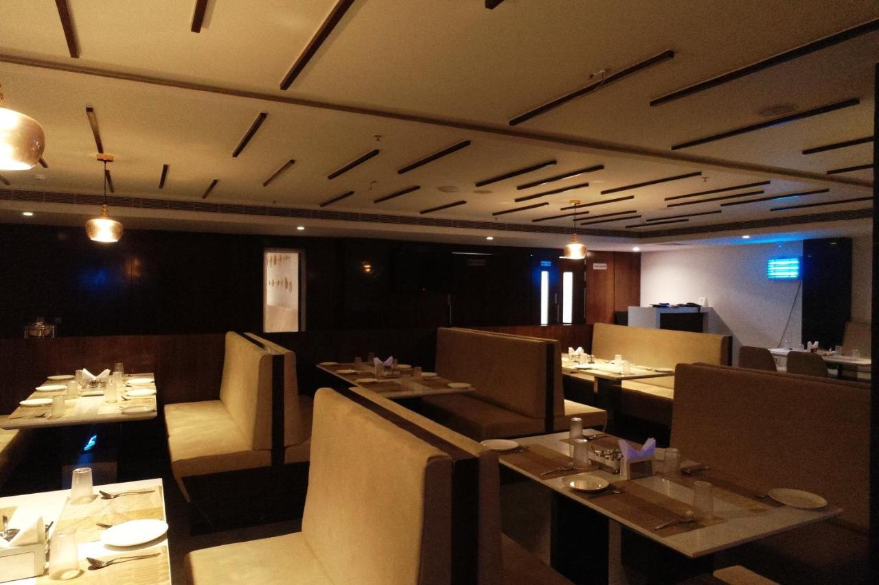 Sri Sri Sri Hotel Khammam エクステリア 写真