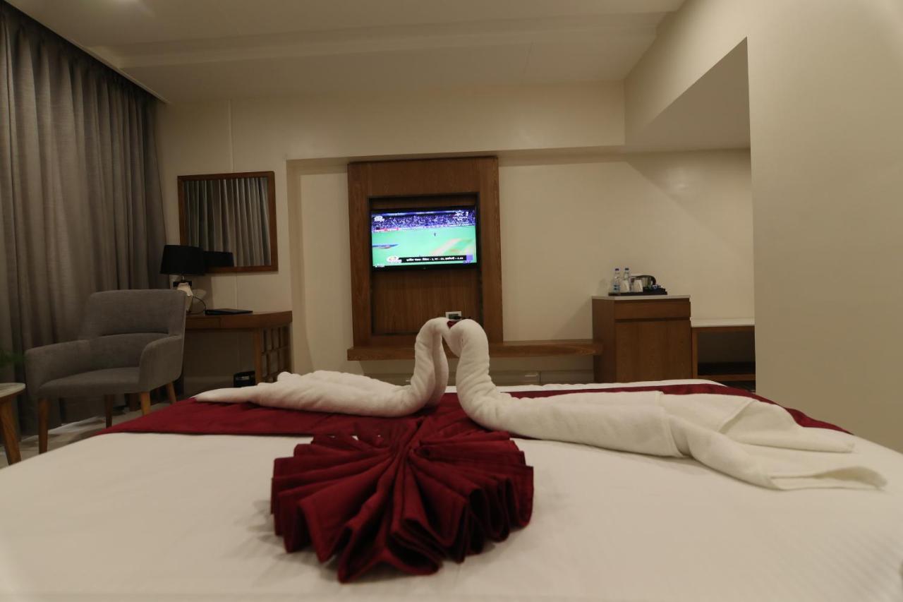 Sri Sri Sri Hotel Khammam エクステリア 写真